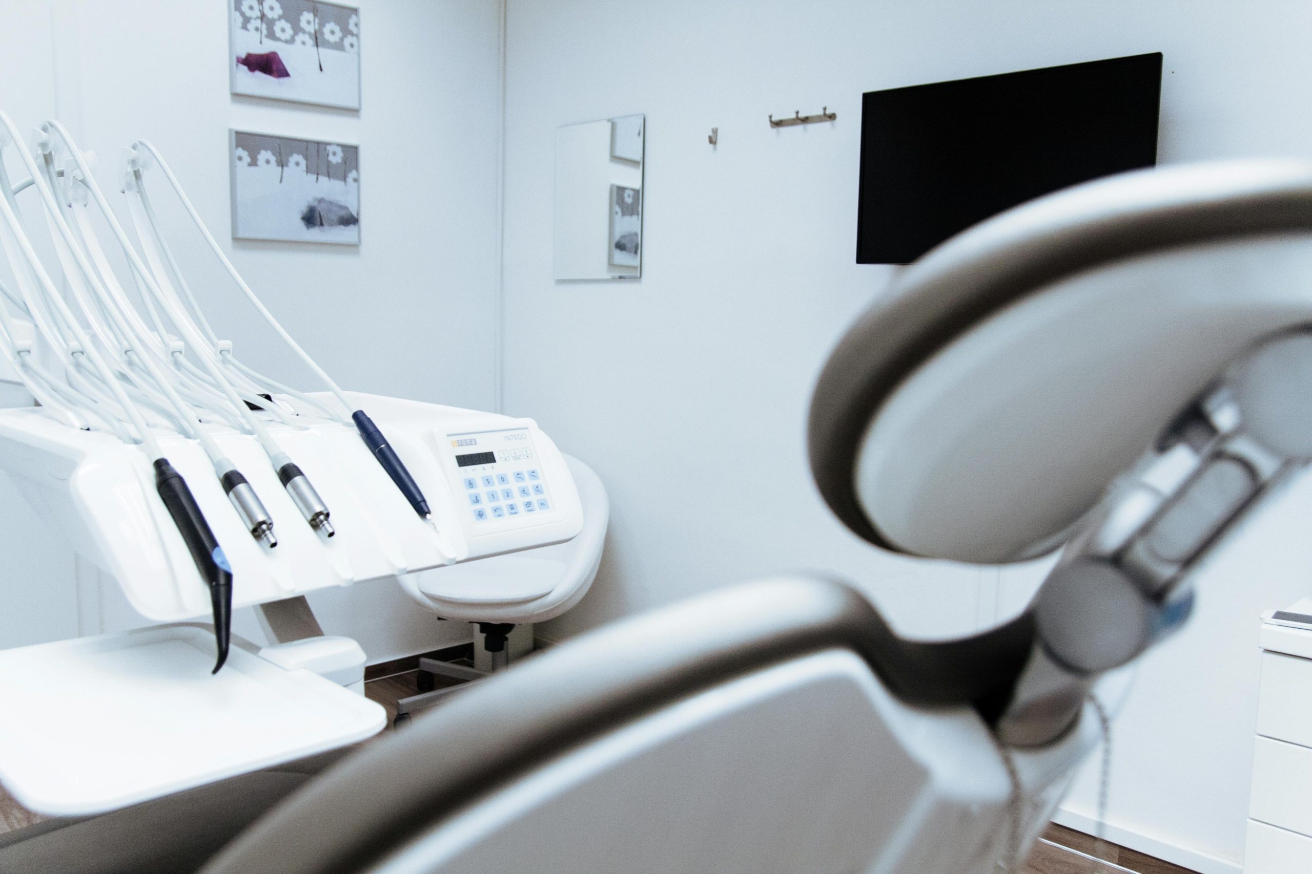 image of an orthodontist's room with medical equipment and supplies